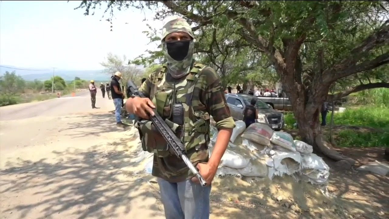 FGE Halló 14 cadáveres en una fosa clandestina en Michoacán