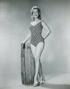 Barbara-Eden-d25