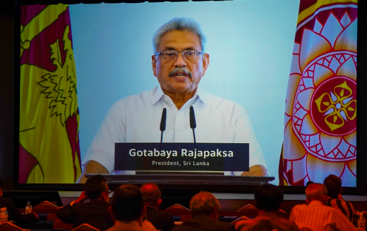 Presidente de Sri Lanka a través de un correo electrónico, tras huir de su país