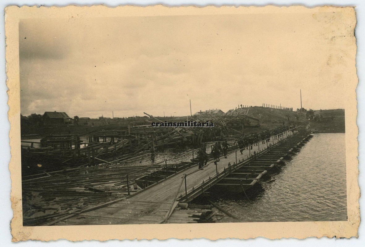 Orig. Foto Vormarsch 163.ID über Notbrücke Karelien Finnland 1941 -- T.....sjoki