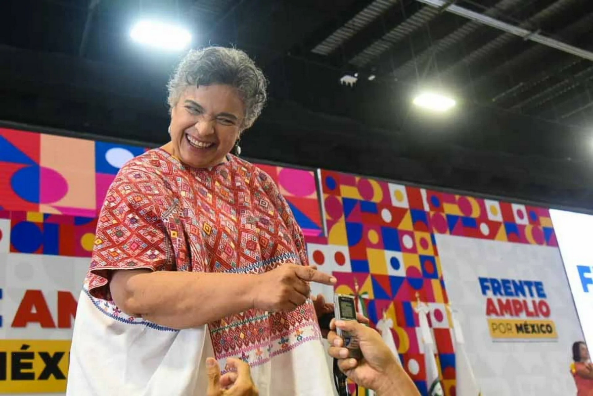 Beatriz no se baja, pero PRI puede tomar decisiones, apunta