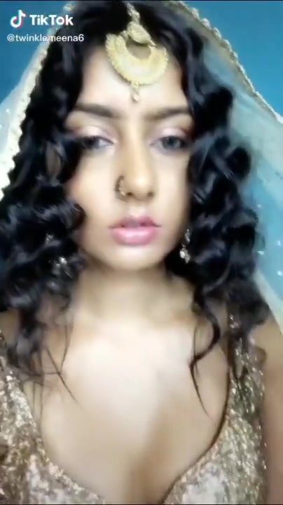[Image: Twinkle-Meena-Tik-To-117.jpg]
