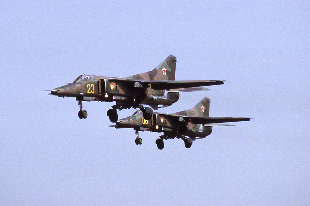 19 GvAPIB Mig-27D Yellow 23_61912561300 [Lärz 8.92]