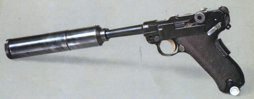 Luger con supresor de sonido Luger con supresor de sonido