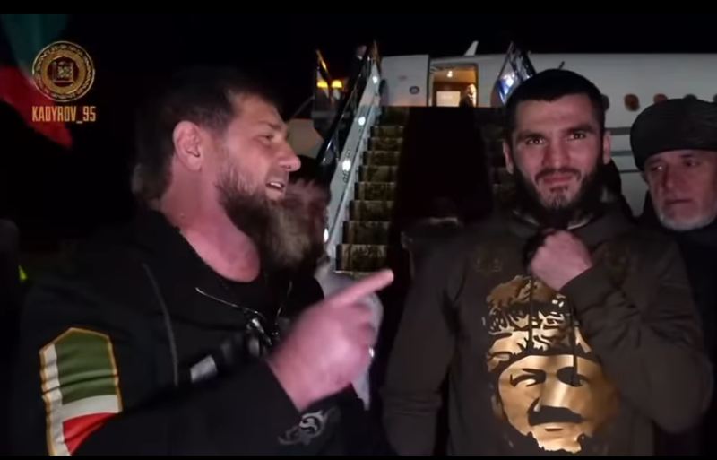 Артур Бетербиев беше посрещнат като герой в Грозни, Чечня