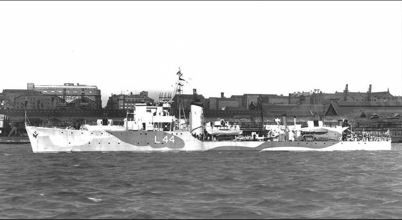 https://i.postimg.cc/K8BD2Zgg/HMS-Glaisdale-(L-44)-1942.jpg
