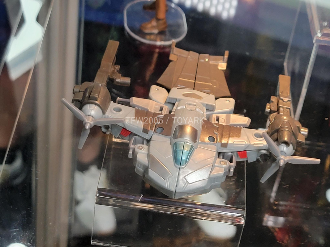 Transformers-EarthSpark-Toys-Reveal-11