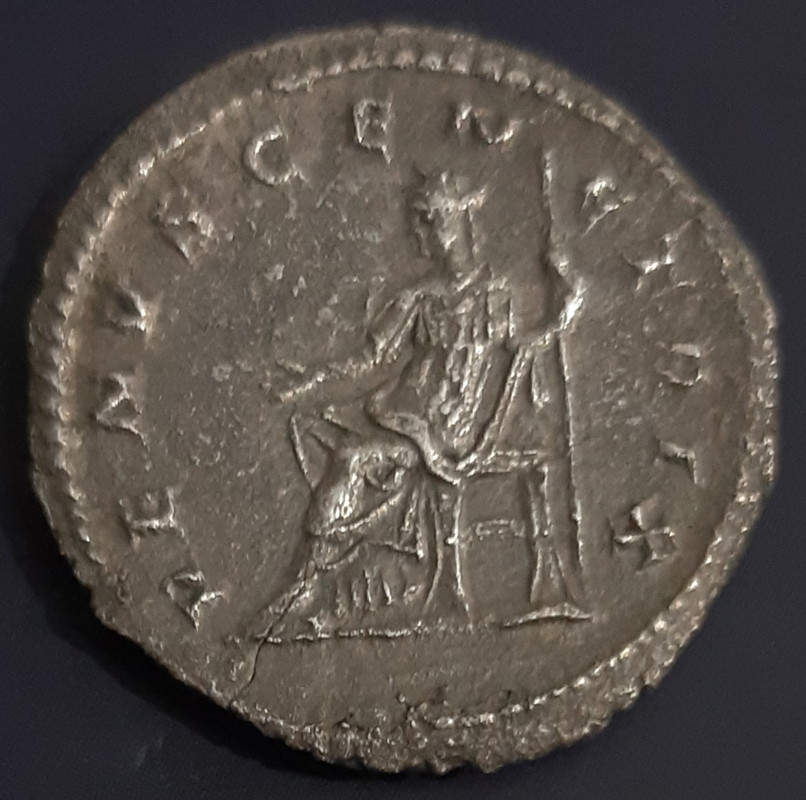 Antoniniano de Julia Domna. VENVS GENETRIX. Venus sentada a izq. Roma 20230120-195857