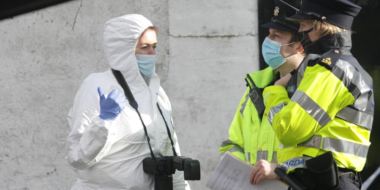 Investigan en Irlanda luego de que hombre muerto fue llevado a oficina postal