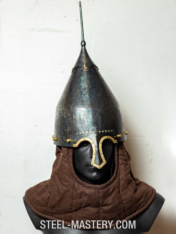 b6d0-6545Helmet_from_Tagancha_(Ukraine),_XIII_century-0-1