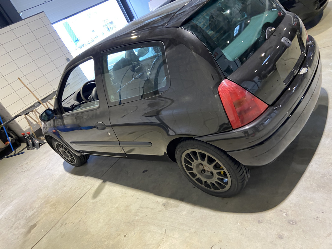 79BE5FD6-5507-4F4F-AA22-286FF53700DA