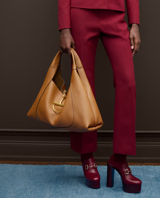 С чем носить женскую сумку GUCCI: идеи для повседневных и вечерних образов
