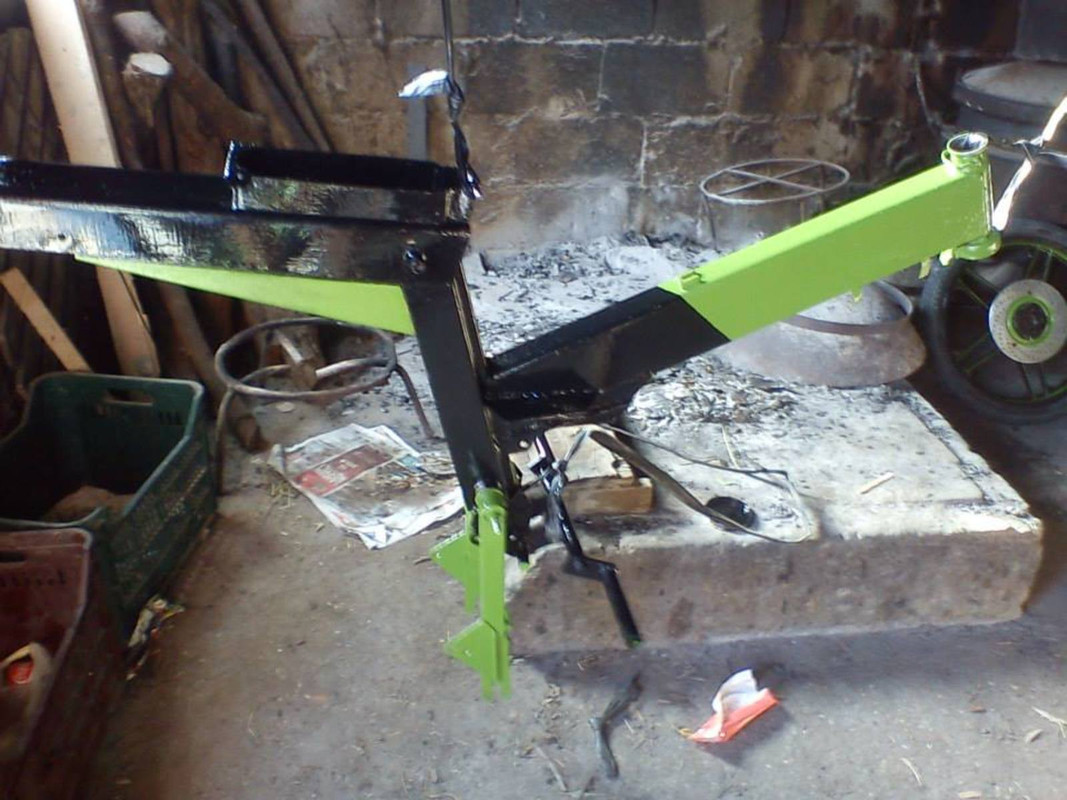 312233_583006141730010_1082567850_n