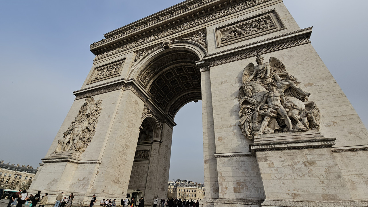 凱旋門其中一面,他每一面裝飾都不一樣