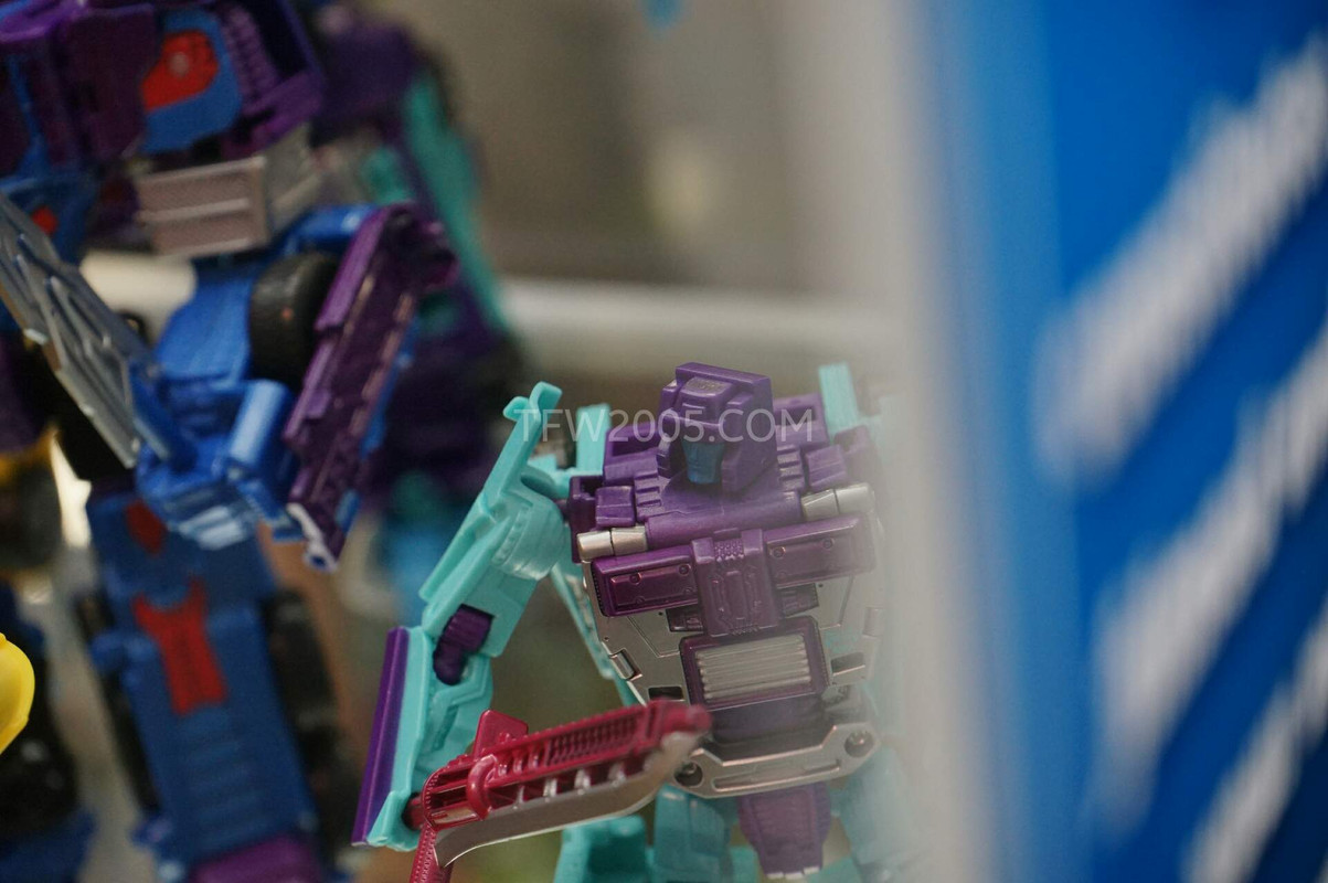 SDCC2015-Hasbro-Case-Transformers-Combiner-Wars-