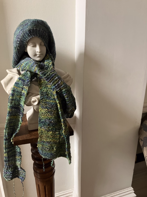 Knitted hat and scarf on statue