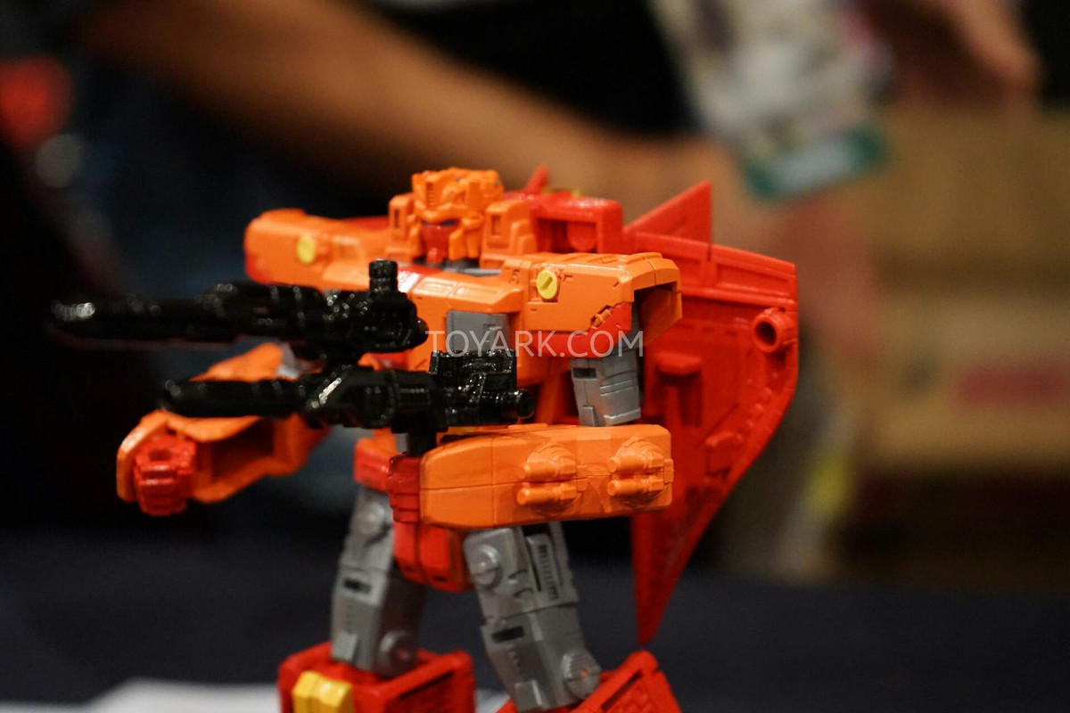 NYCC2015-Hasbro-Sentinel-Prime-015