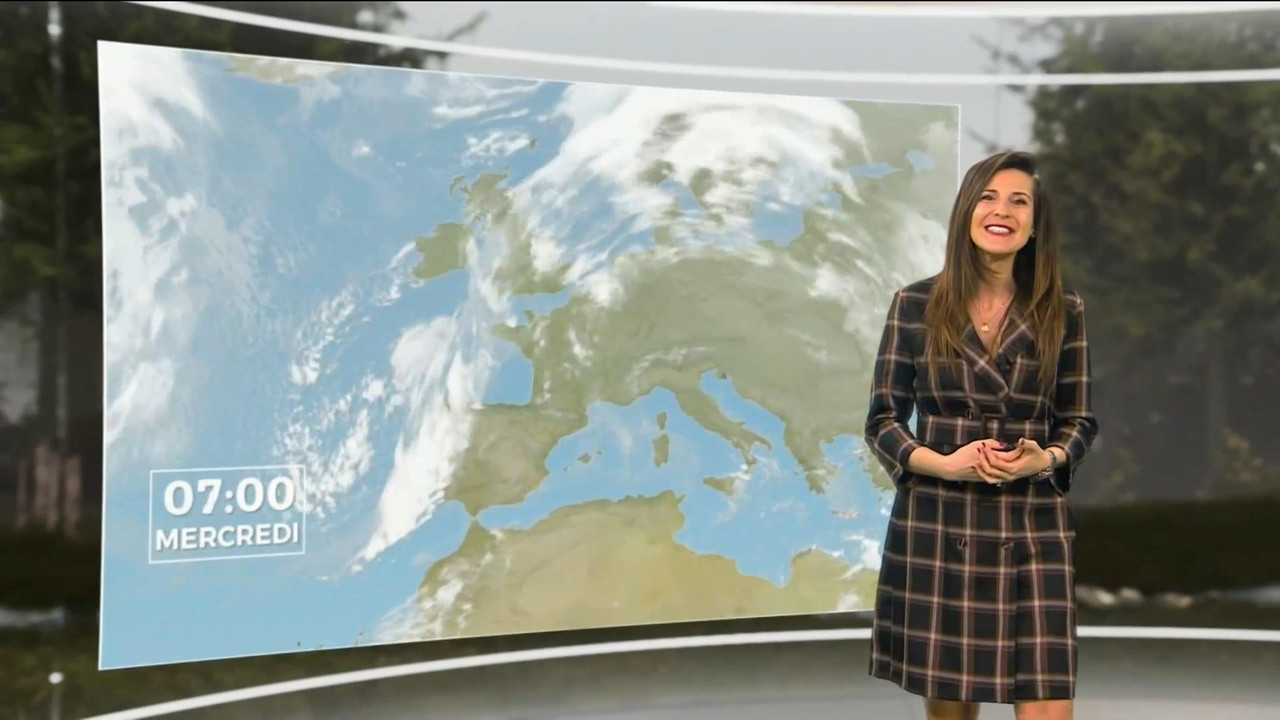Daniela Prepeliuc 261120.mp4_snapshot_00.28_[2020.11.26_17.17.02]