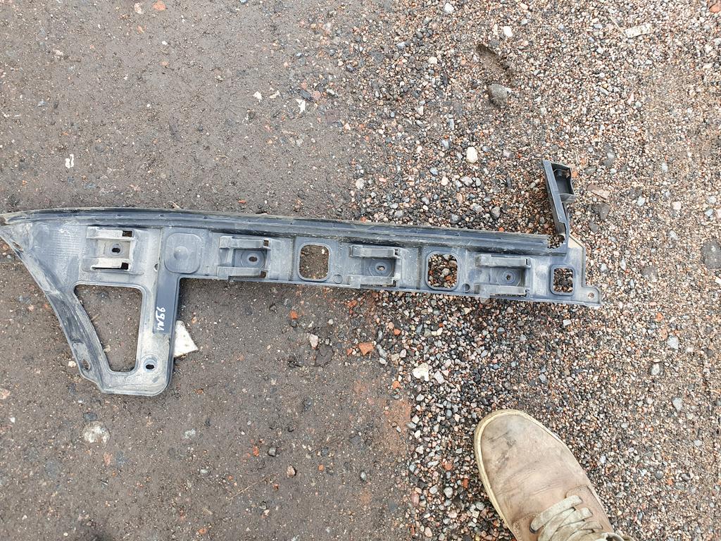 Кронштейн крепления бампера