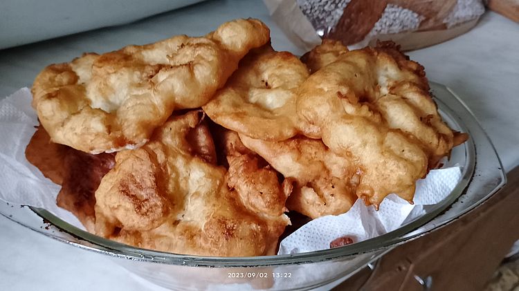https://i.postimg.cc/K8ZLSXPV/langos-20230902.jpg
