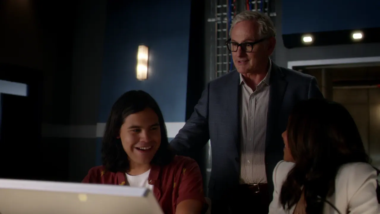 The.Flash.S02E01.L.uomo.che.ha.salvato.Central.City.1080p.BDRip.ITA.ENG.AC3.FLAC.x264-BlackBit[scree