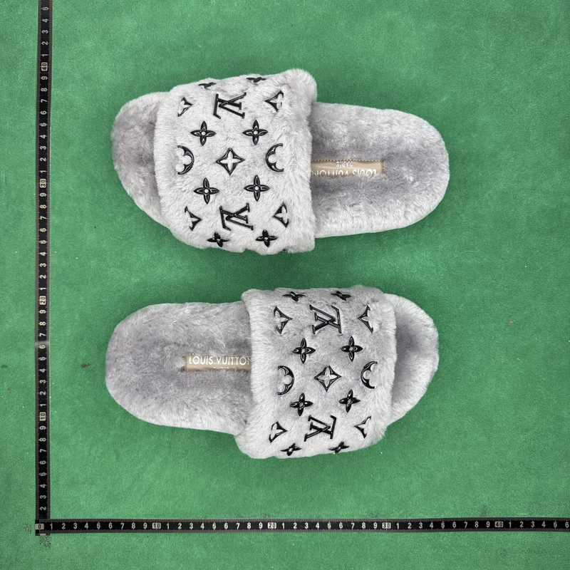 332、Louis Vuitton Paseo Comfort