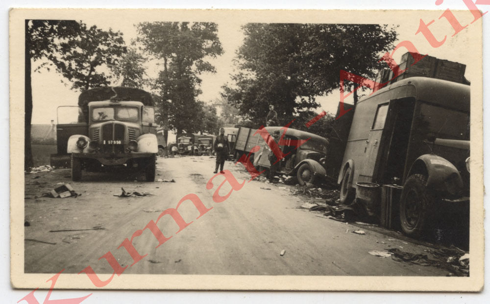 Foto Wehrmacht Frankreich Beute Panzer LKW Anhän