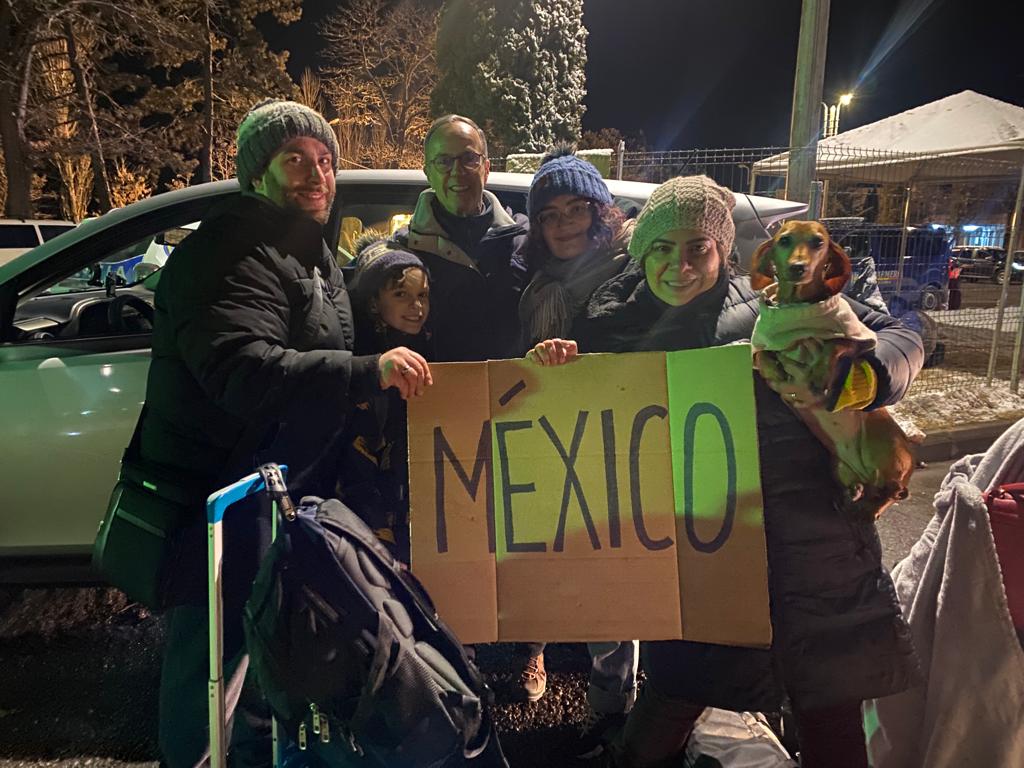 40 mexicanos pasan su última noche en Rumania antes de ser repatriados