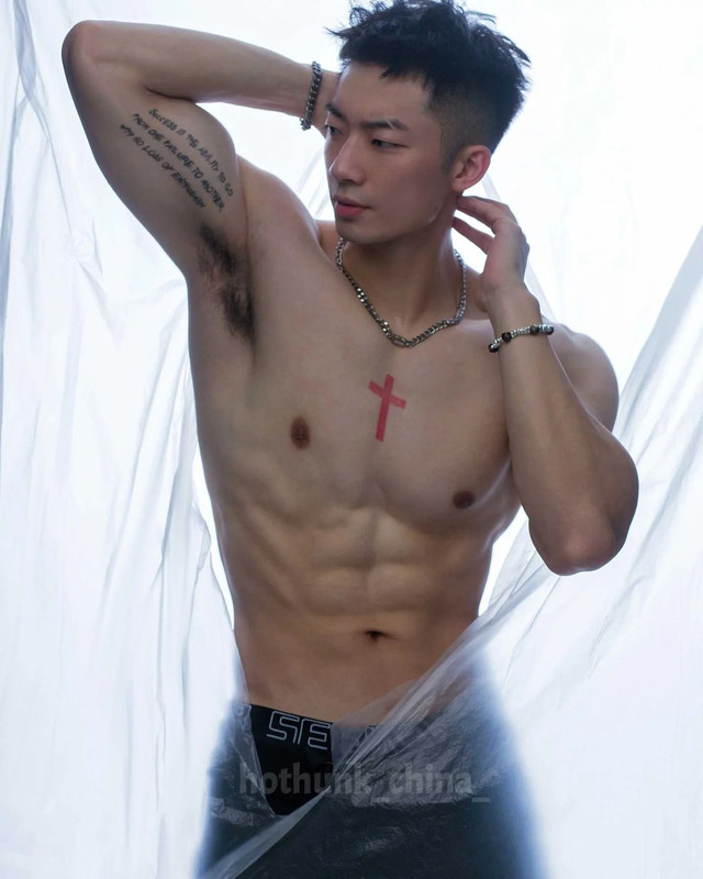 Photo by Chinese hunks 全球華男 on July 13, 2023.
