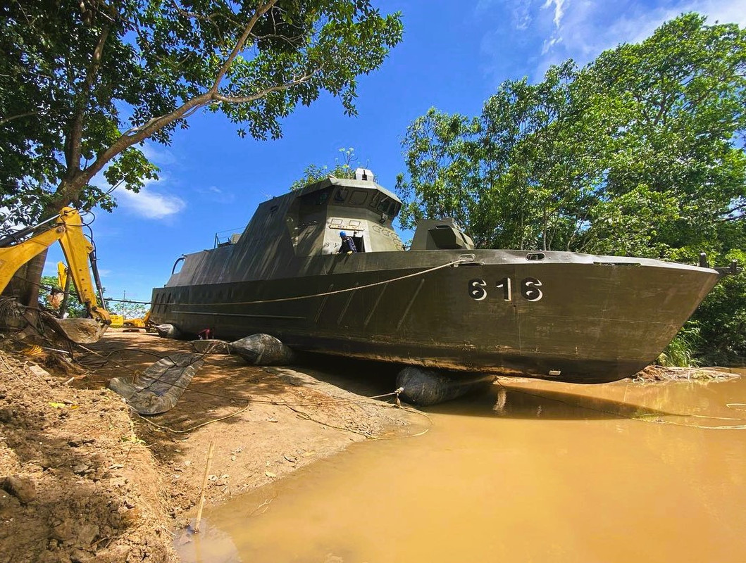 Colombia adelanta el mantenimiento de una de sus patrulleras fluviales
