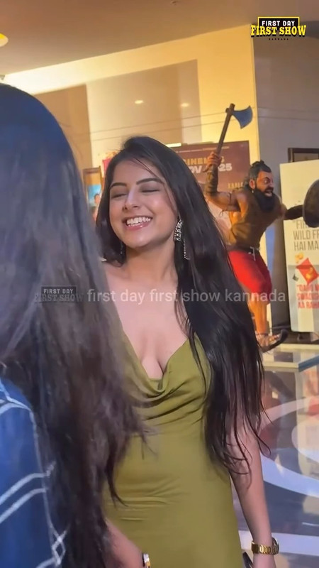 serial actress vaishnavi sexy cleavage mp4 snapshot 01 12 000