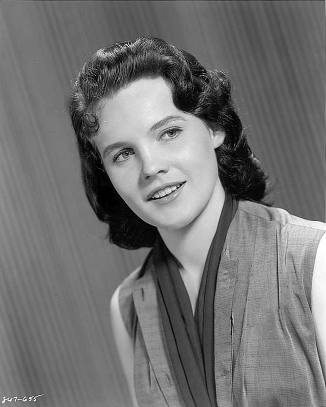 carroll_baker_b32