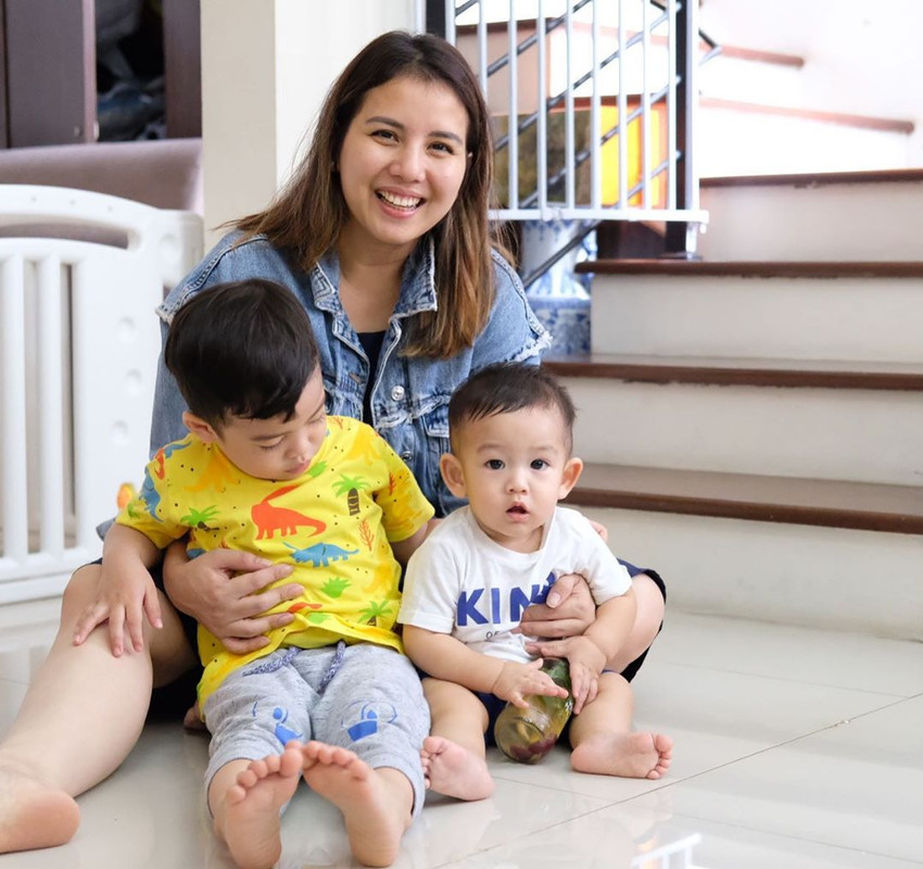 Tya Ariestya dan kedua anaknya