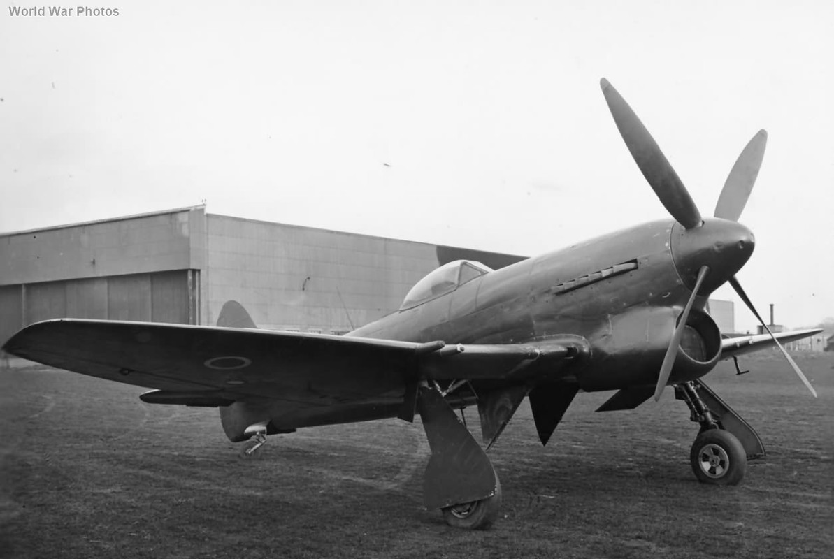 boja na prototipu Tempesta MK VI 3-Prototype-Tempest-Mk-VI-feb45