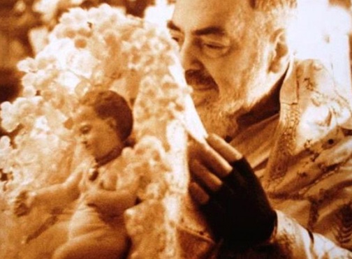 O celeste Bambino dans Citazioni, frasi e pensieri Padre-Pio-e-il-Bambinello