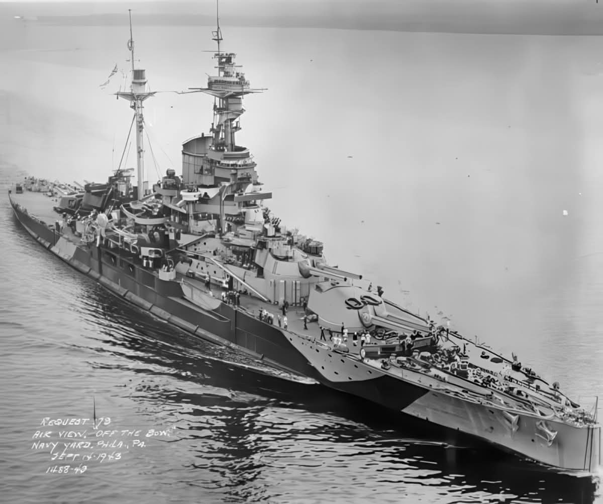 HMS-Royal-Sovereign-14-09-1943.jpg