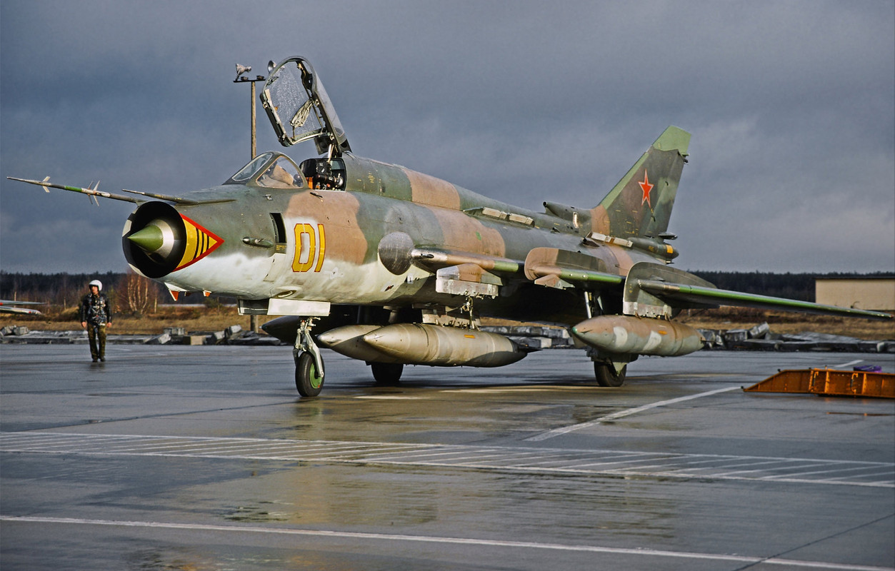 20 GvAPIB Su-17M4 01 yellow_34817 (2)