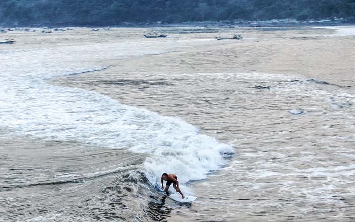 Pantai Grajagan di Banyuwangi, Jawa Timur.