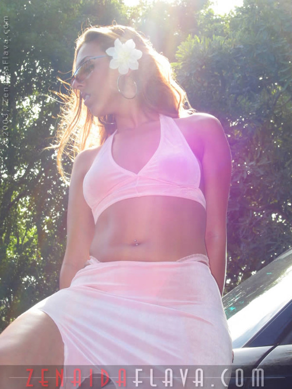 [Image: zenaida-behindscenes1-063.jpg]