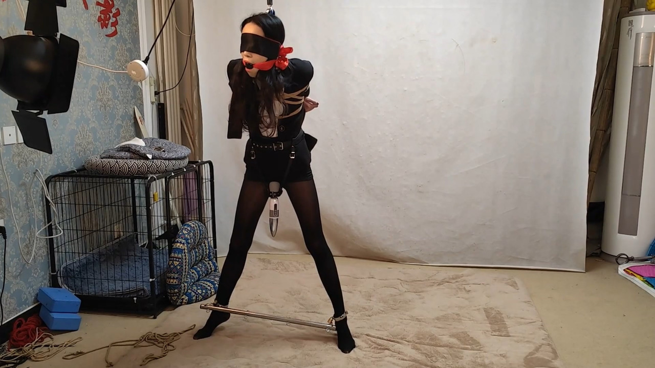 随心绳艺 雅熙 西装丽人震吊.mp4_20230305_185230.212