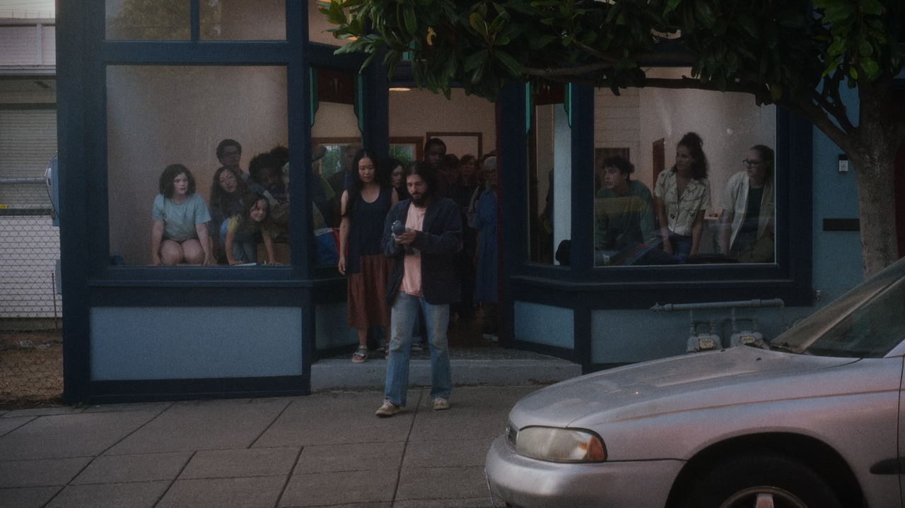 Showing.Up.2023.2160p.WEB-DL.HDR.DV.HEVC-Нечипорук.mkv_snapshot_01.38.23.397