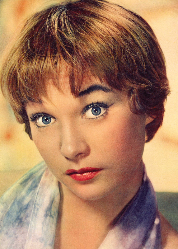 Shirley_MacLaine_b34