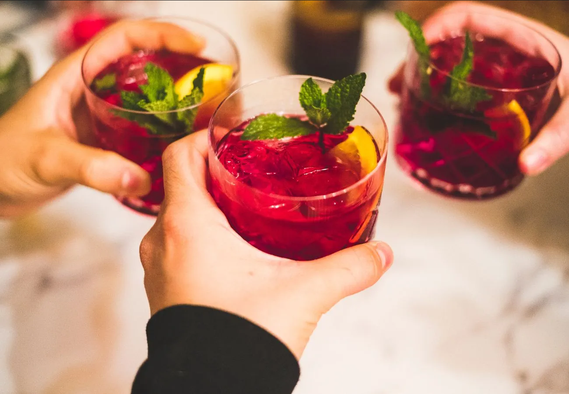 ¿Qué bebidas se toman en la noche mexicana? Haz estos cocteles con mezcal