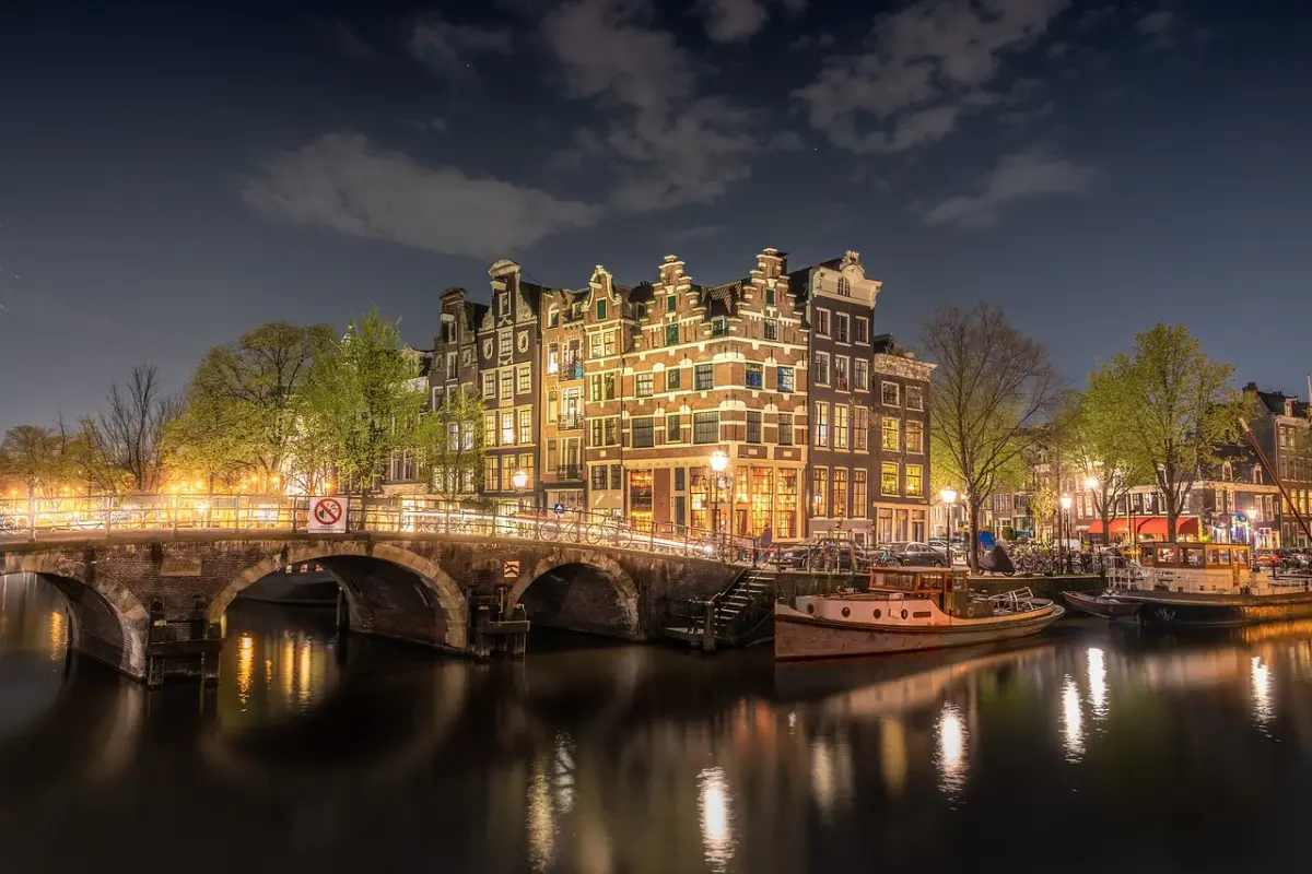 gold-bridge-4230946-1280.webp