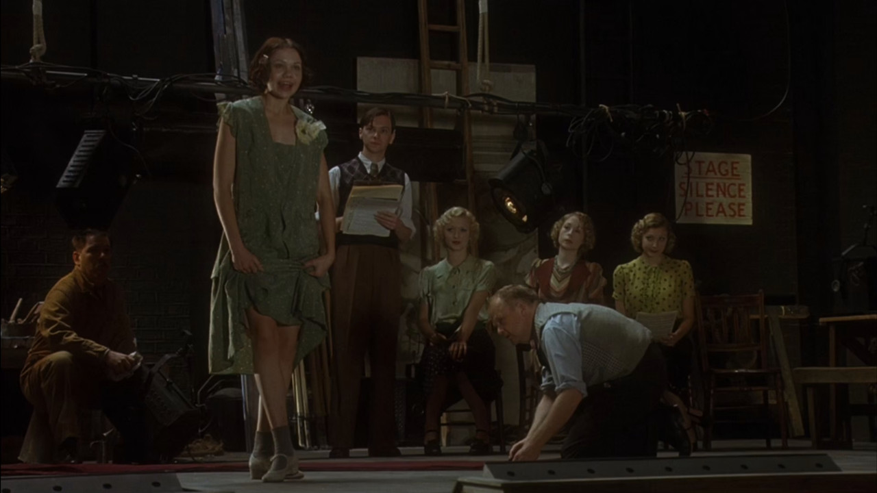 Mrs.Henderson.Presents.2005.NORDiCSUBS.1080p.BRRip.10Bit.x265-SWAXX.mkv.0003