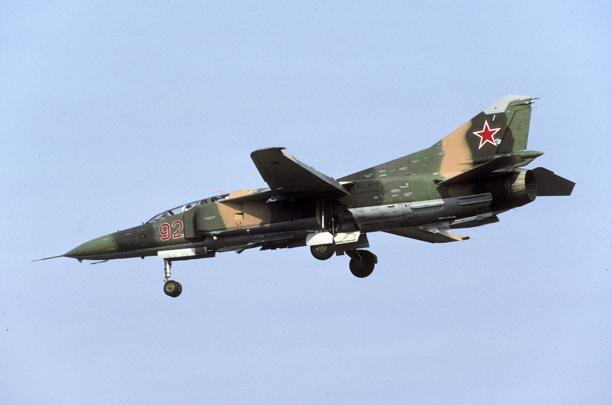 833 IAP Mig-23UB 92 Red_9903216