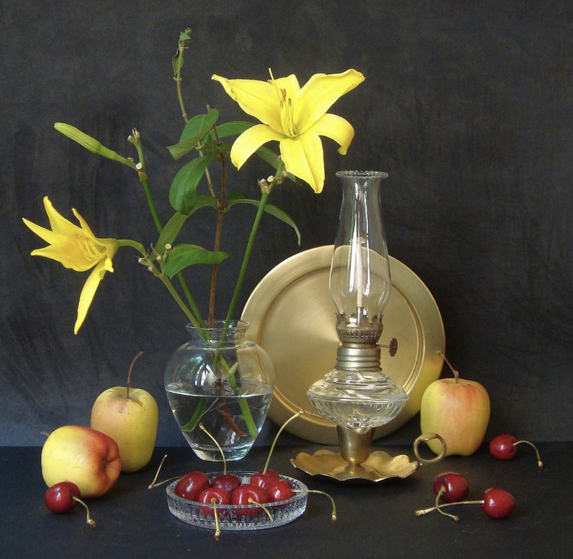 yellowlampplatefruit.jpg
