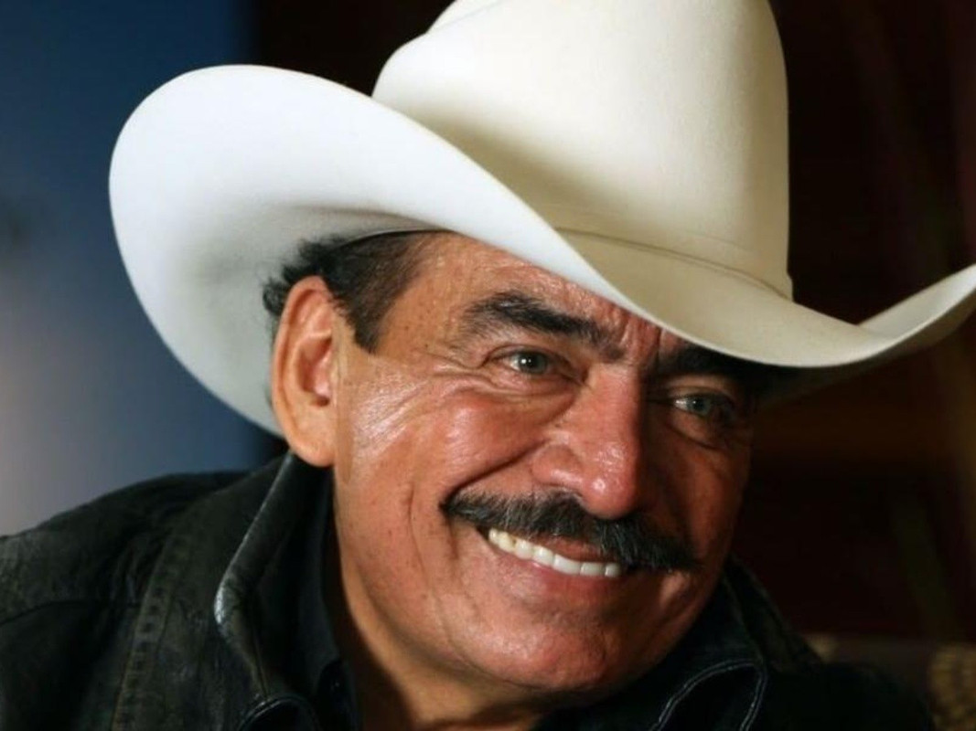 Mujeres ofrecían dinero a Joan Sebastian par acostarse con él