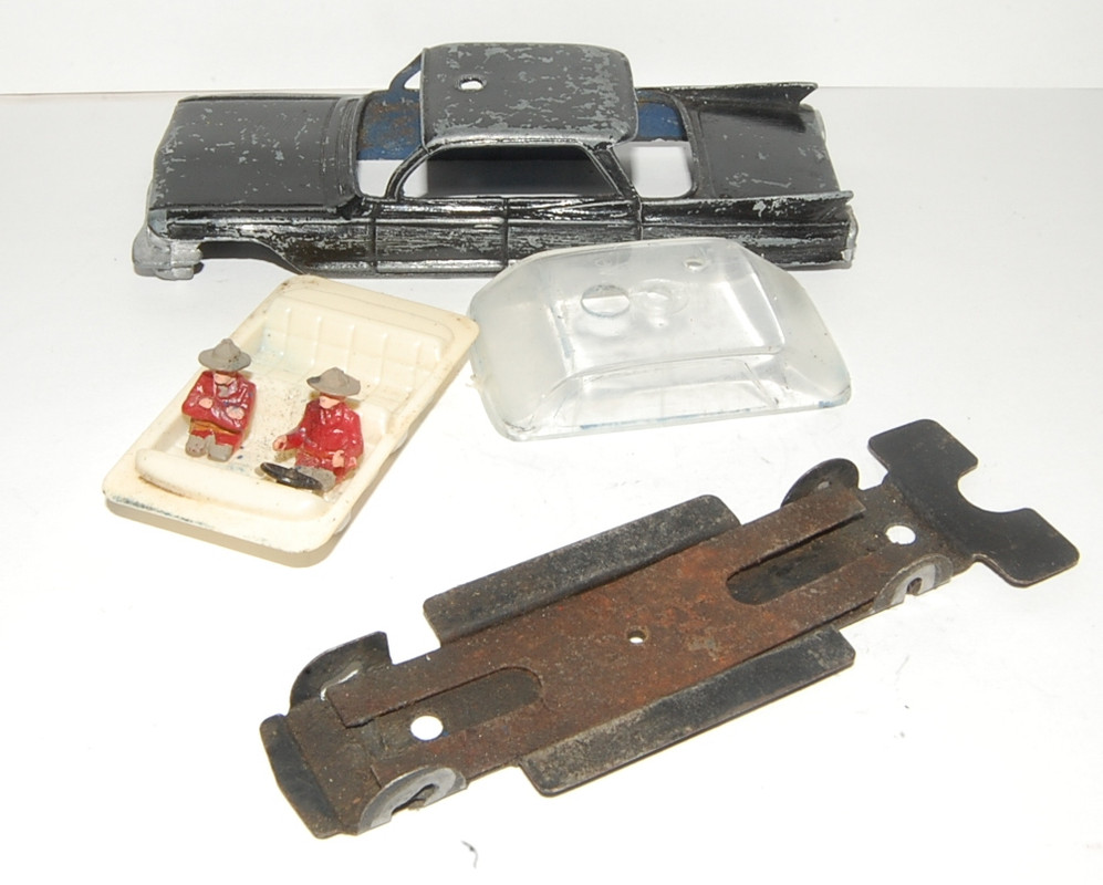 Dinky 264 RCMP Cadillac - 5