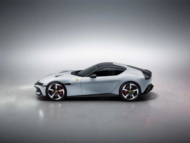 New_Ferrari_V12_ext_02_white_640x480